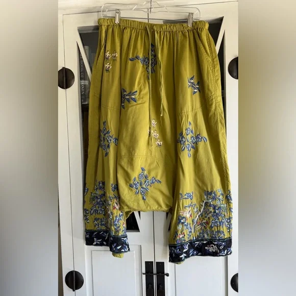 Magnolia Pearl Embroidered Harem Pants - Picture 2 of 4